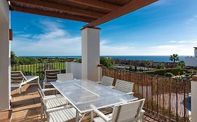 2113-Beautiful 2 Beds Apt With Seaview